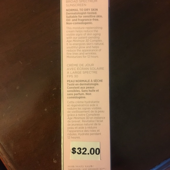 Mary Kay Age Minimize 3D Day Cream - Picture 2 of 5